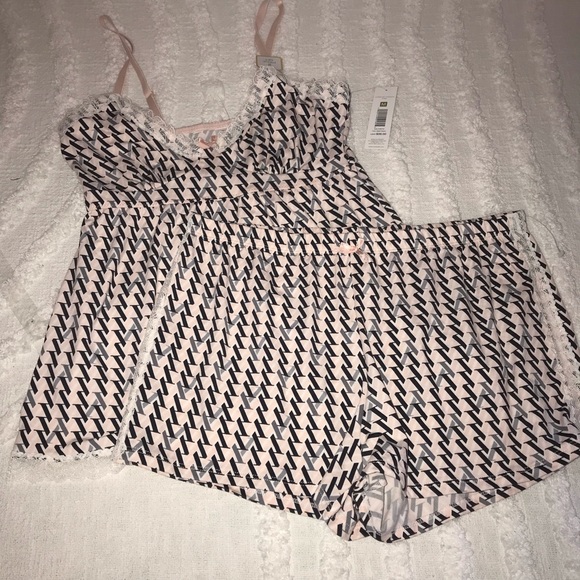 Adrienne Vittadini Other - Adrienne Vittadini 2 piece pajama set Medium